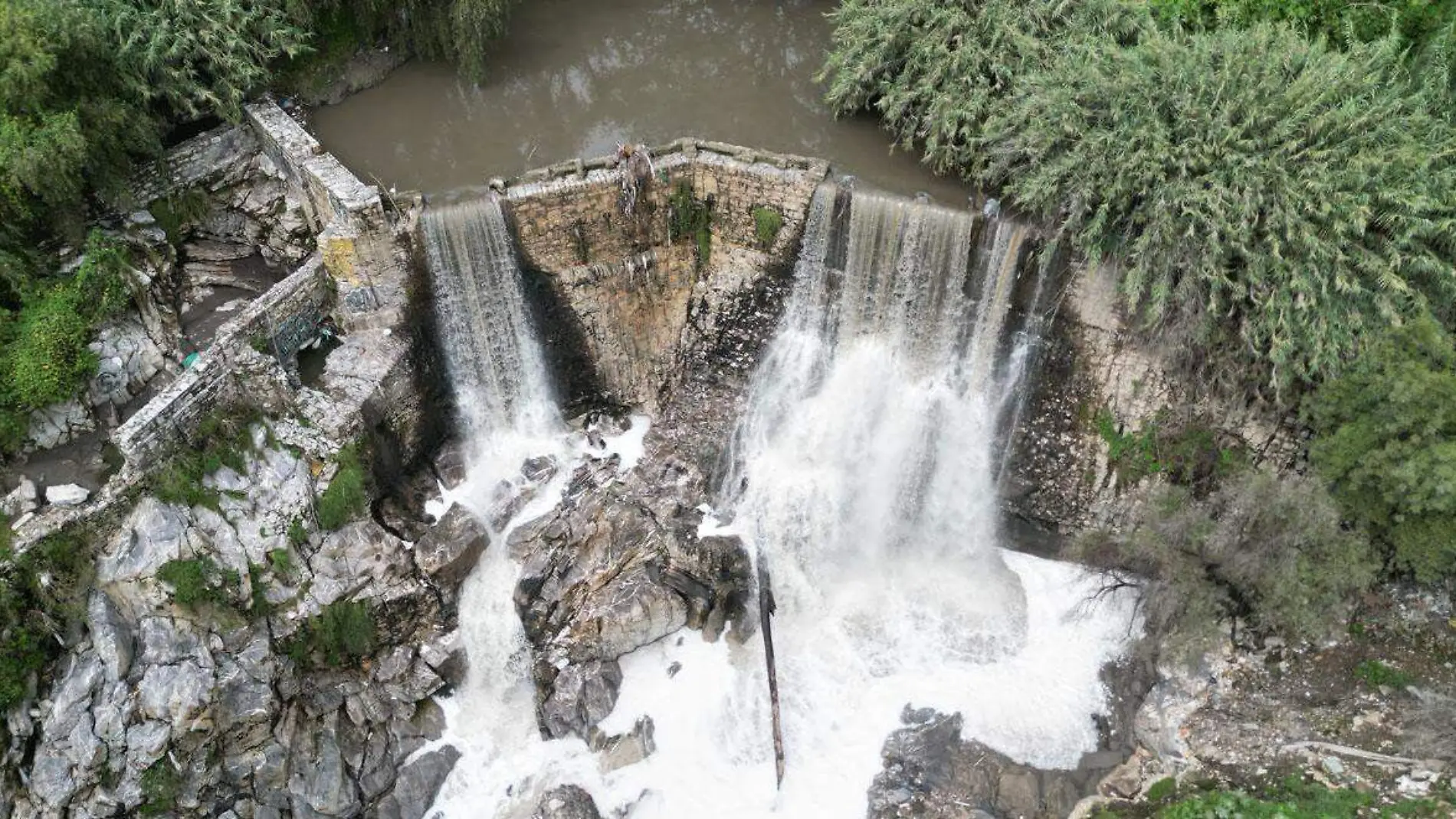 Río Alseseca, altamente contaminado con químicos que ponen en peligro a poblanos que habitan en la ribera